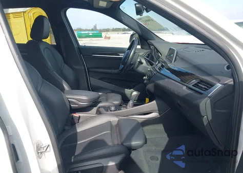 2017 BMW X1 xDrive28I из США, поврежденный, VIN WBXHT3C38H5F81320